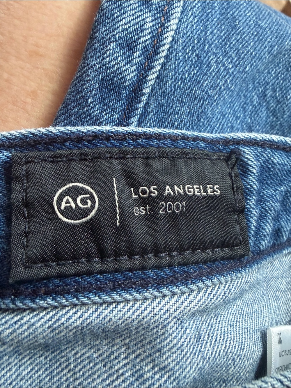 AG Adriano Goldschmied Barrel High-Rise cuffed Jeans in Medium Blue - Picture 8 of 10